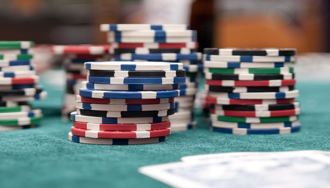 5 Card Attract Vs. Texas Hold ’em– Which is Better?